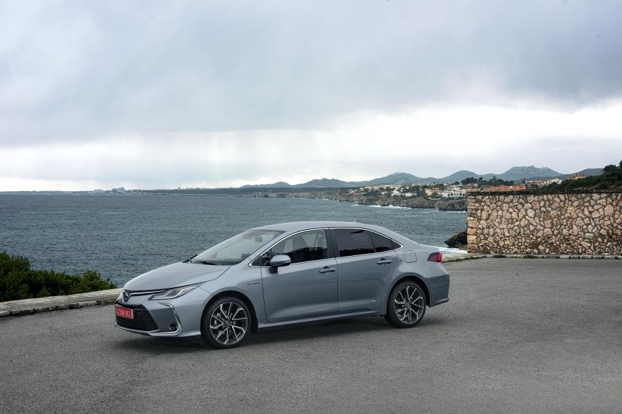  Toyota Corolla Hybrid Sedan 2019 года  (WW) (фото 12 из 25)
